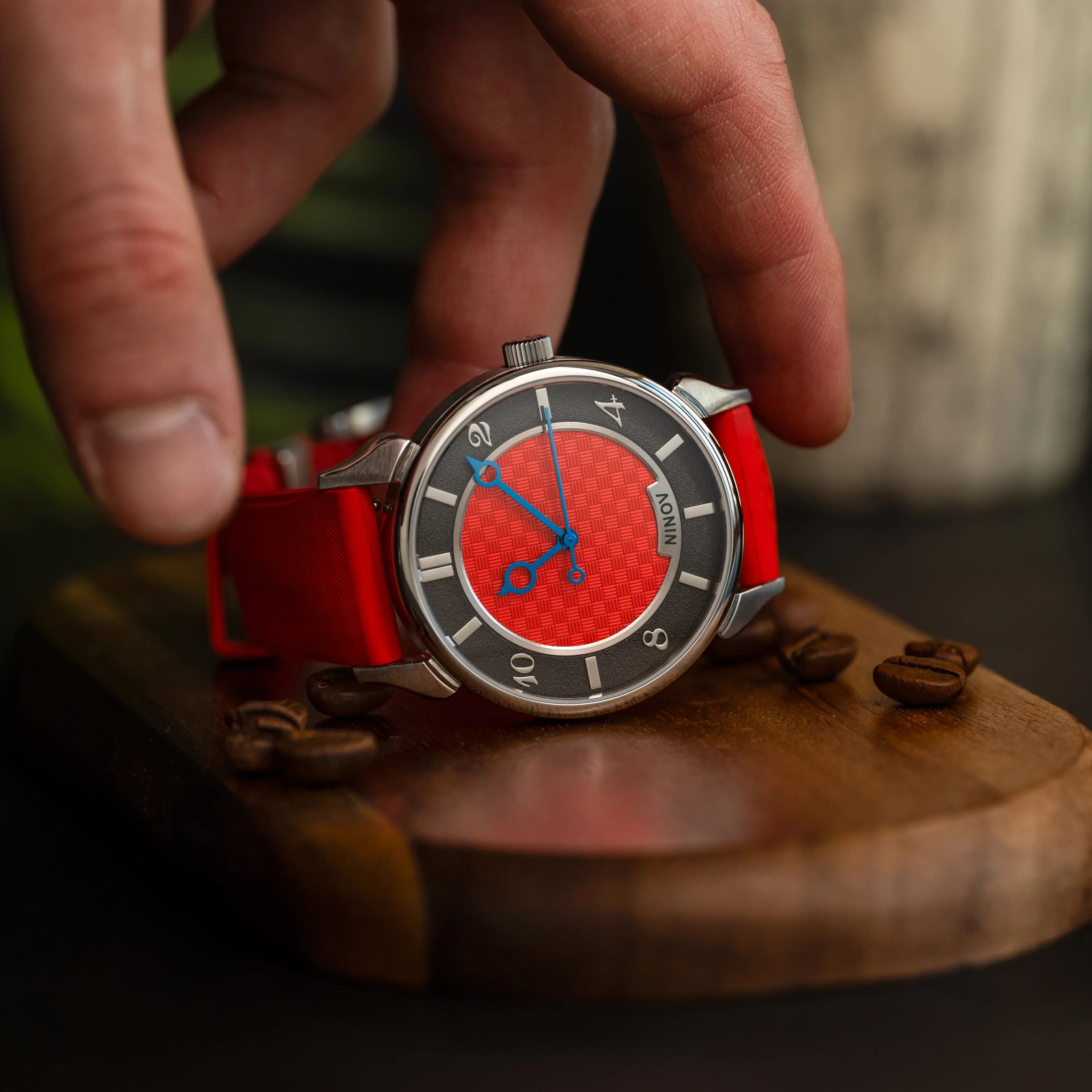 Ninov NV02 "Straight Line" Guilloché Dial