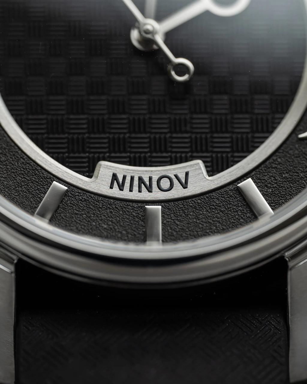Ninov NV02 Black
