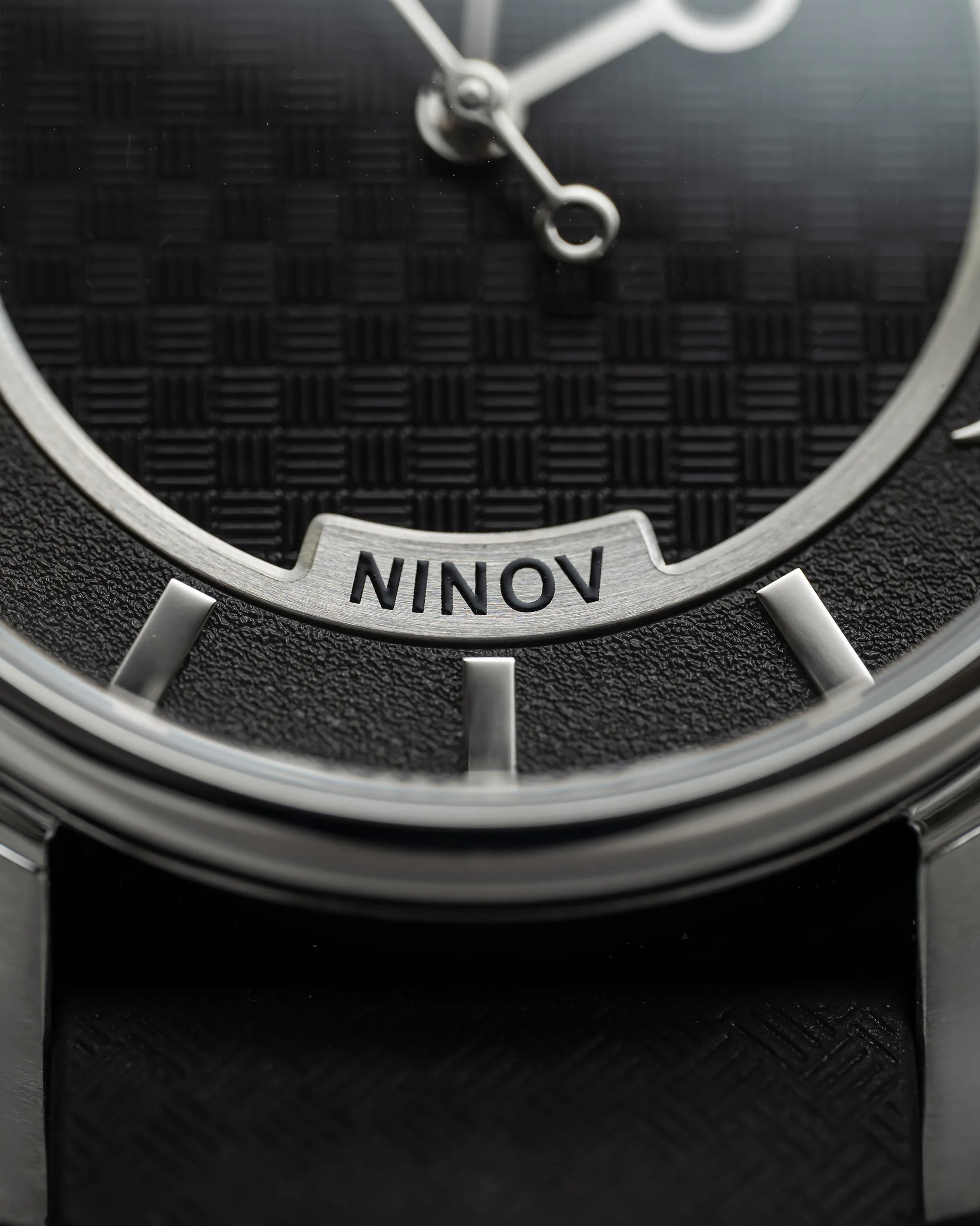 Ninov NV02 Black