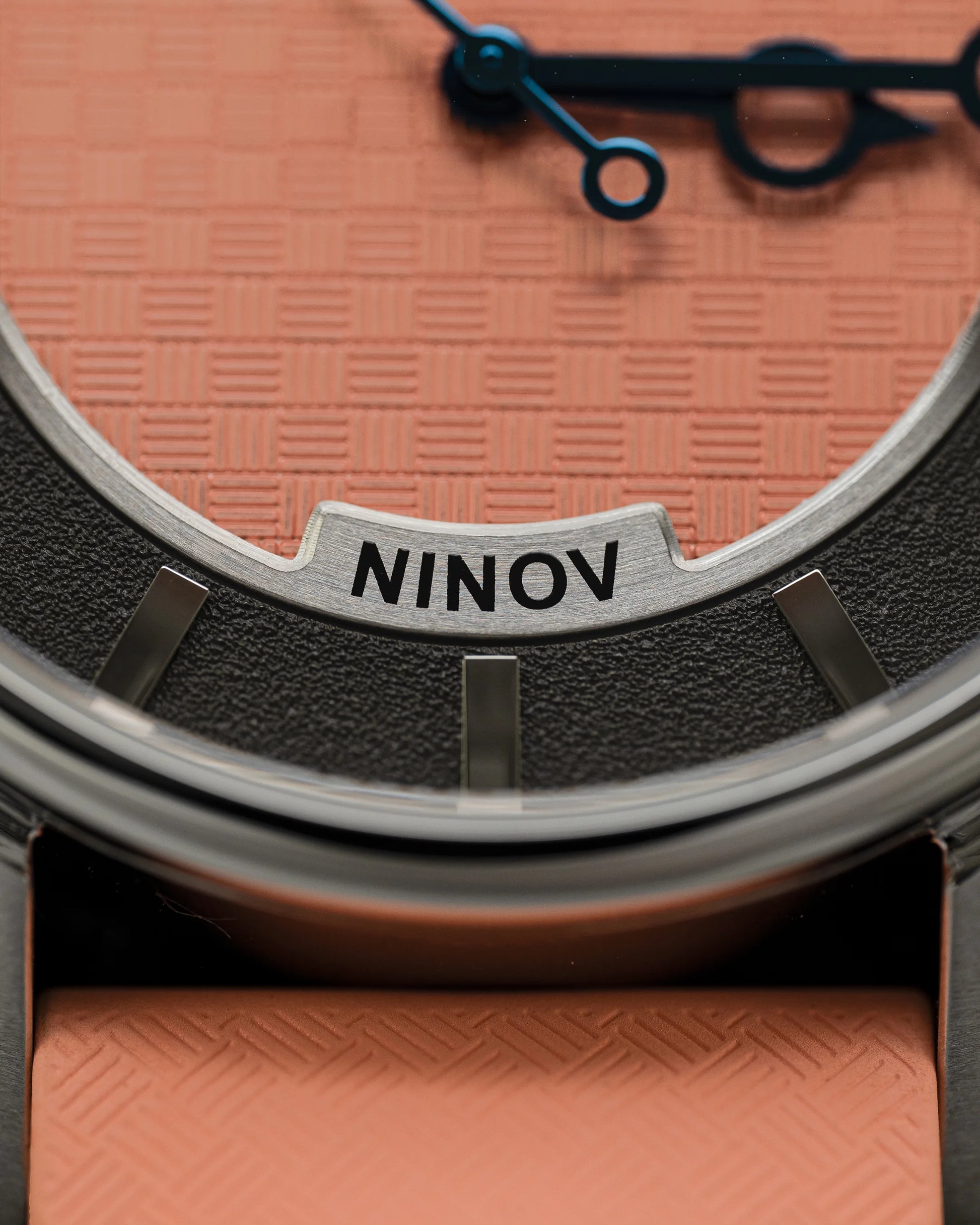 Ninov NV02 Salmon