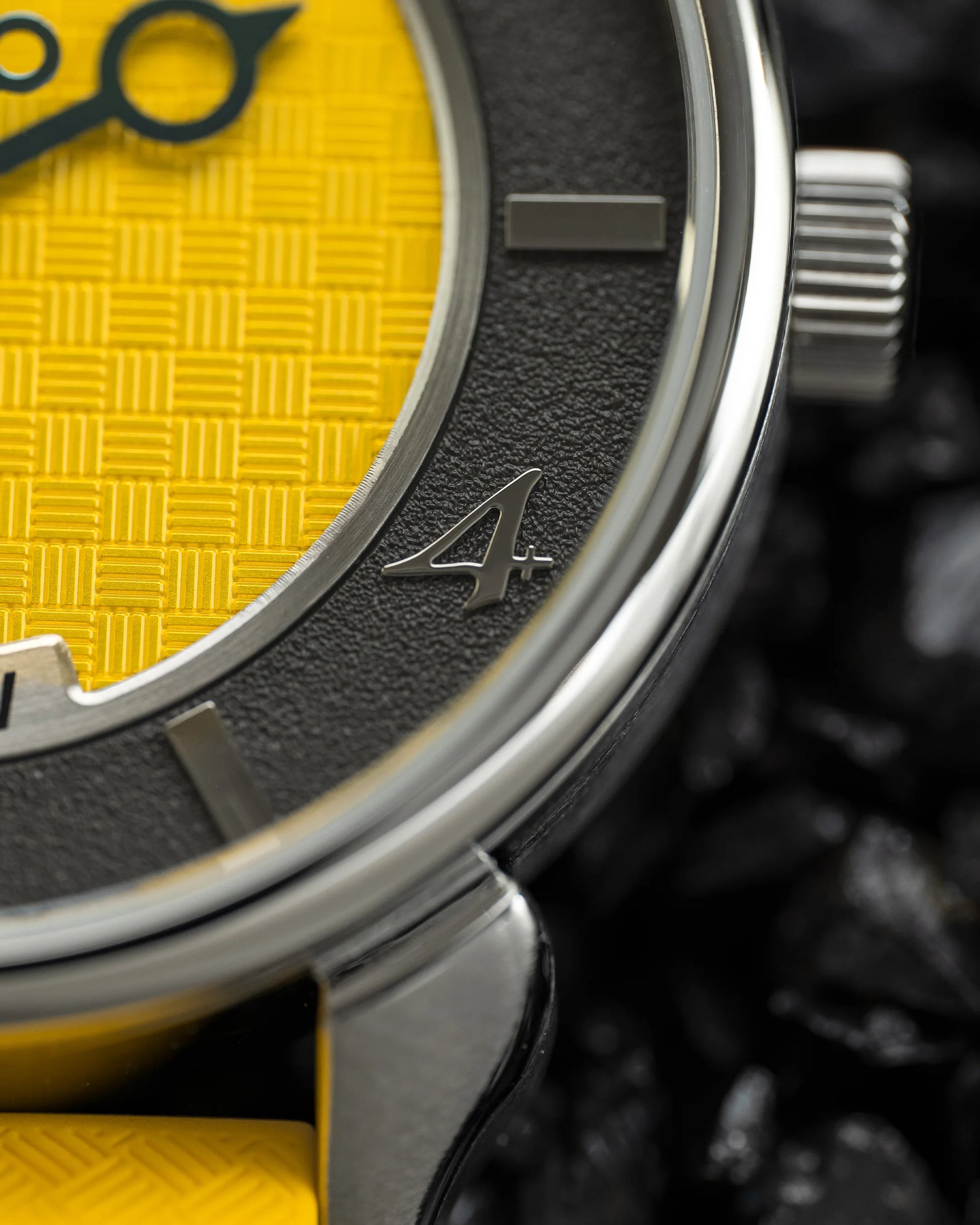 Ninov NV02 Yellow